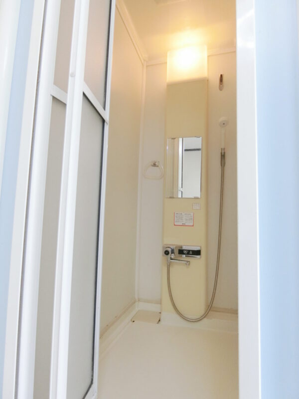 シャワールーム※別部屋の写真です